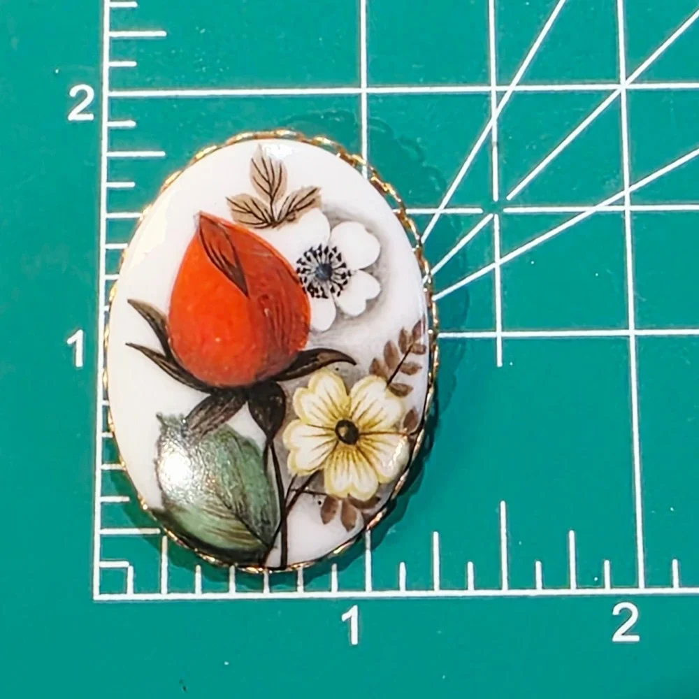 Vintage Oval Gold Tone Hand Painted Porcelain Rose Floral Brooch Pin